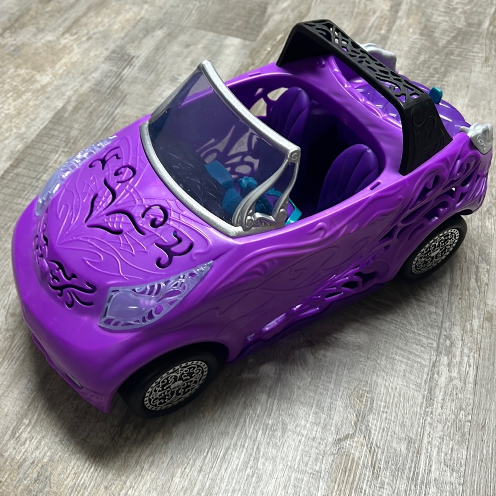Monster High Scaris Car
